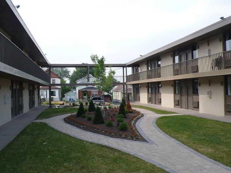 Niagara Plaza Hotel By Fairbridge 外观 照片